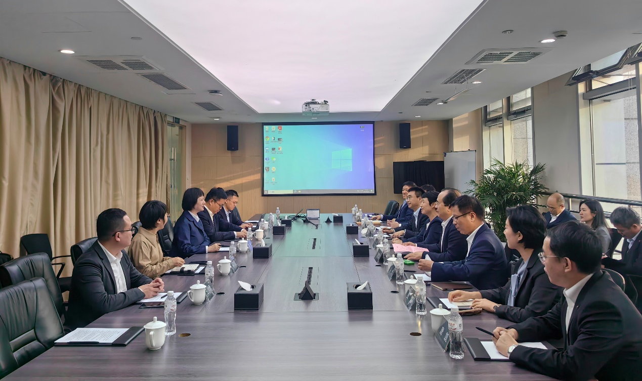 招商局集团总经理石岱与龙八国际股份洽谈合作